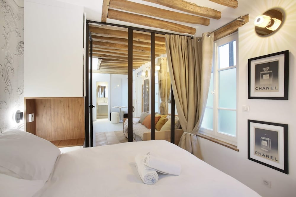 Marais Places Des Vosges Charles V — 4-Star Luxury Hotel in Paris, France