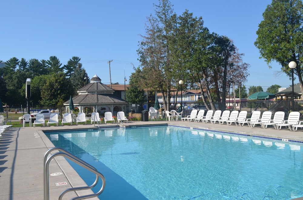 Amber's Inn & Suites - photo 27