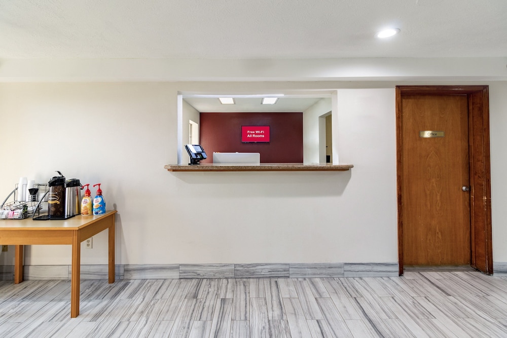 Red Roof Inn Cadiz - photo 25