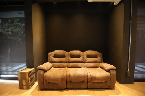 Chic Ekkamai Escape Near BTS Dining & Nightlife