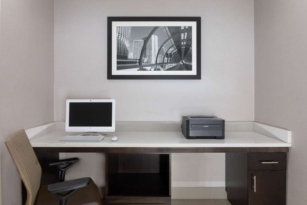 La Quinta Inn & Suites by Wyndham Kennesaw - photo 30