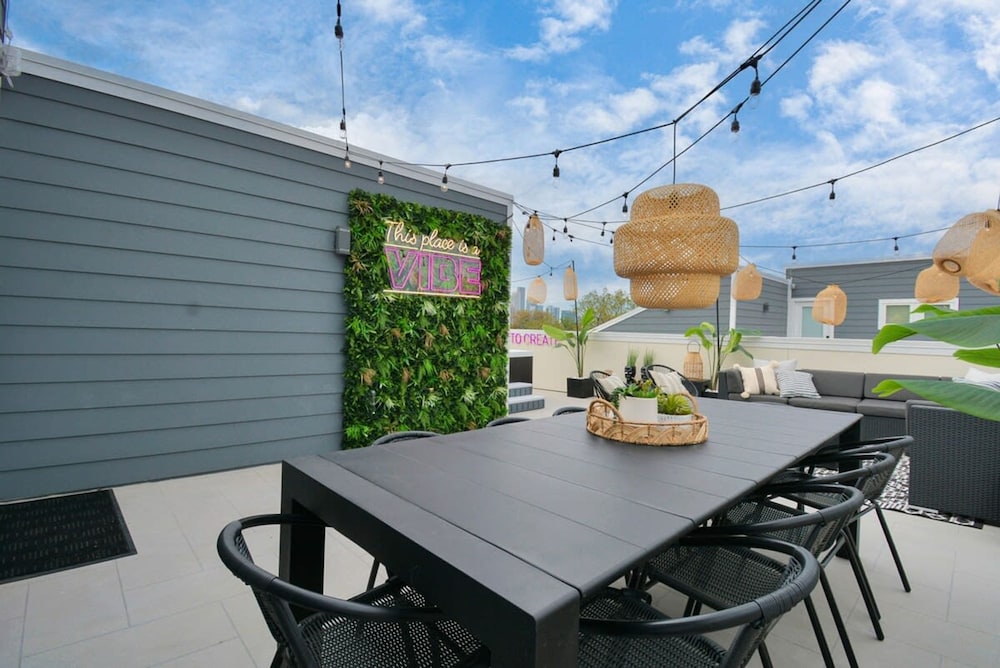 Paradise Palace Best Rooftop in HTX w Hot Tub - photo 12