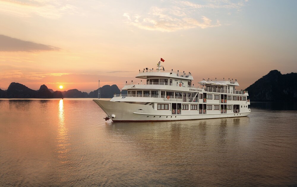 Halong Athena Cruise — 5-Star Luxury Hotel in Ha Long, Vietnam