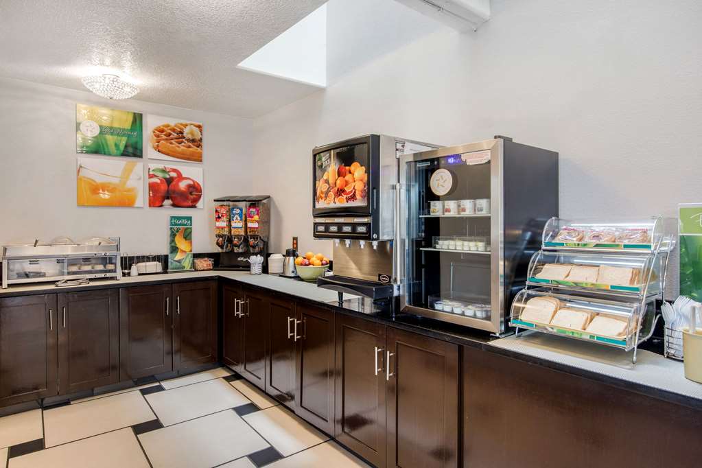 Quality Inn & Suites Albuquerque North near Balloon Fiesta Park - photo 27