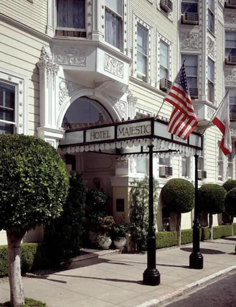 Hotel Majestic - photo 37