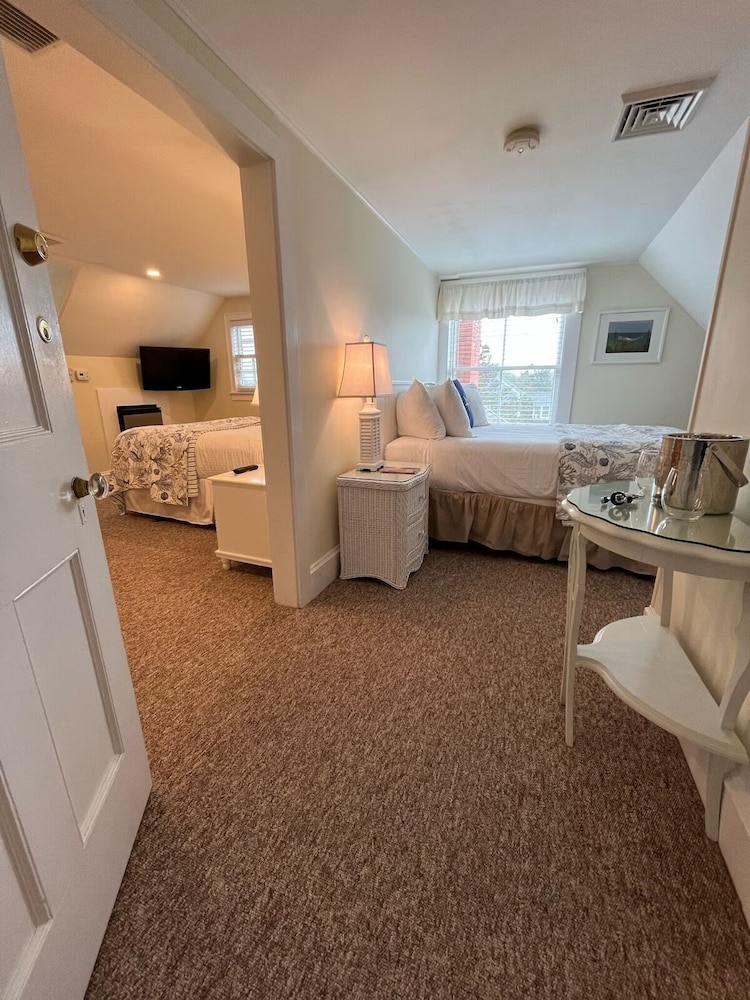 Beach Breeze Inn - photo 21