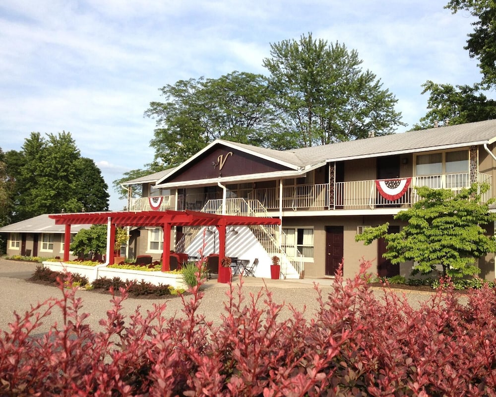 Vinehurst Inn And Suites in Urbana, United States