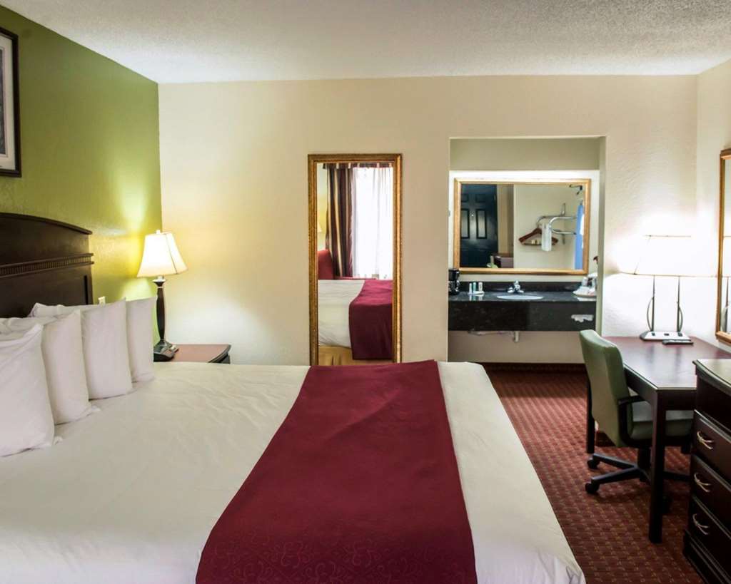 Quality Inn Chipley I 10 at Exit 120 - photo 11