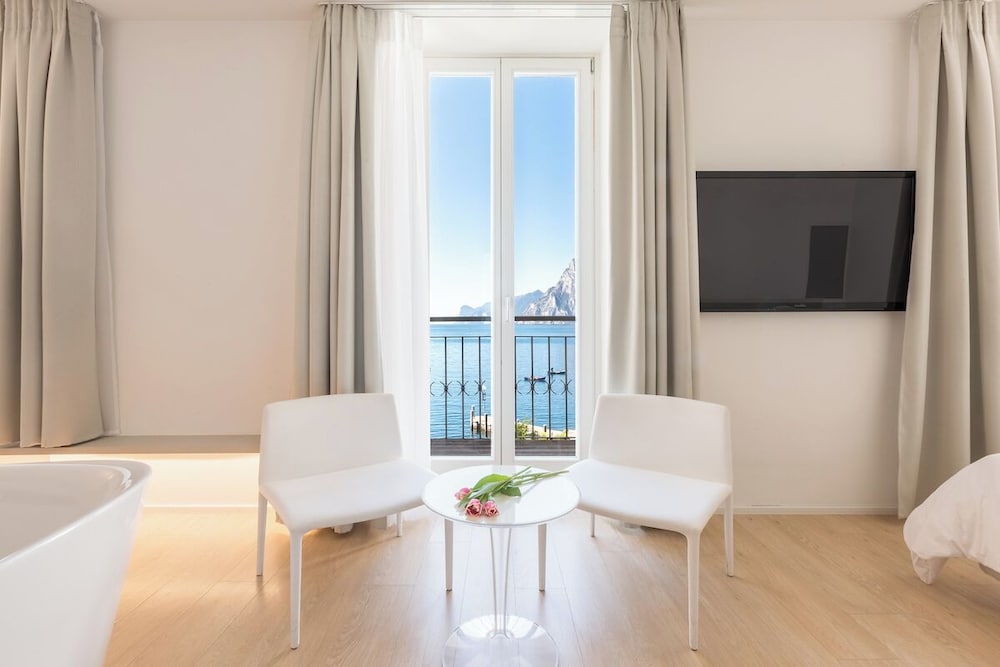 Hotel Lago Di Garda — 4-Star Luxury Hotel in Nago-Torbole, Italy