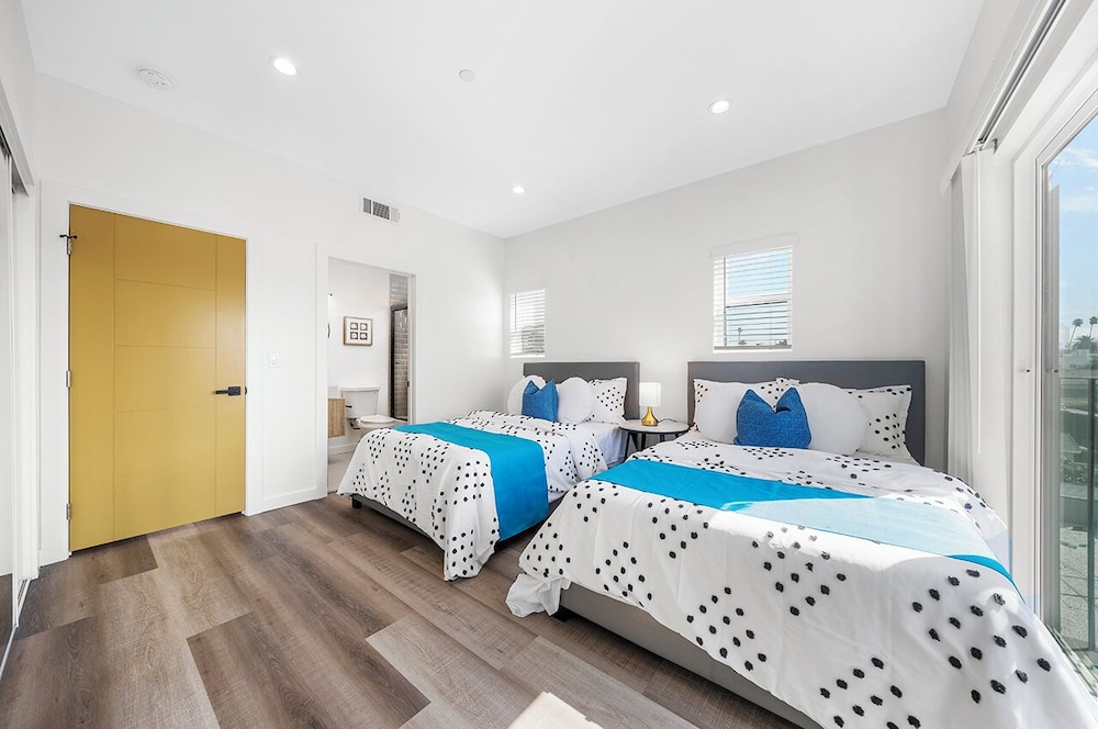 Downtown LA Stylish Bedrooms - photo 24