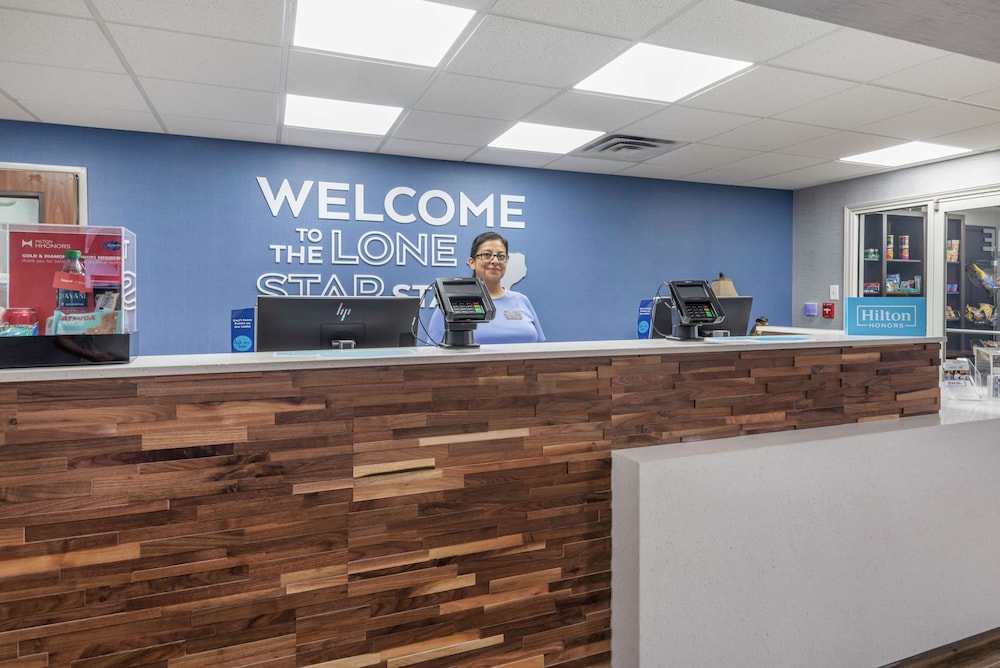 Hampton Inn Brownwood - photo 4