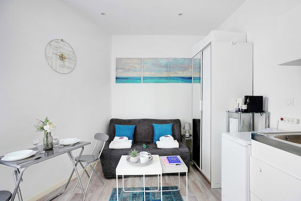 Comfortable Studio 2p Grenelle — 4-Star Luxury Hotel in Paris, France
