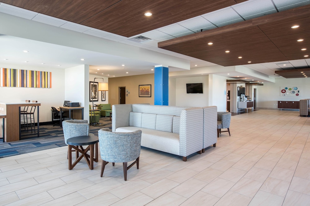 Holiday Inn Express & Suites Ludington by IHG - photo 31
