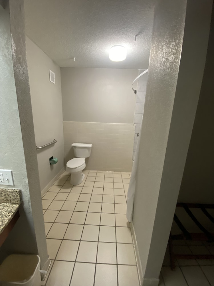 Days Inn by Wyndham Ozark - photo 11