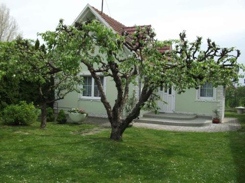 Holiday home Balatonlelle Balaton 19117 — 4-Star Luxury Hotel in Balatonlelle, Hungary