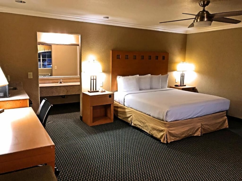Lake Point Lodge - photo 14
