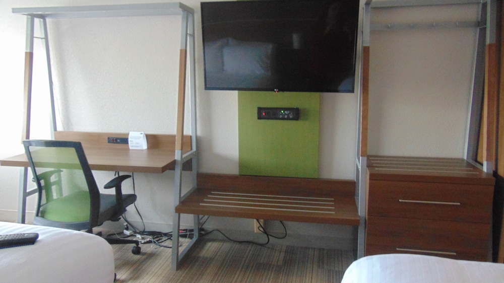 Holiday Inn Express & Suites Wapakoneta by IHG - photo 15