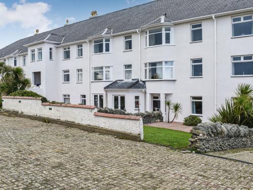 King Arthur Suite — 4-Star Luxury Hotel in Holyhead, United Kingdom