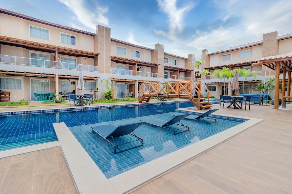 IT20 Triplex 4 Suítes a 100m da Praia Camaçari in Camacari, Brasil