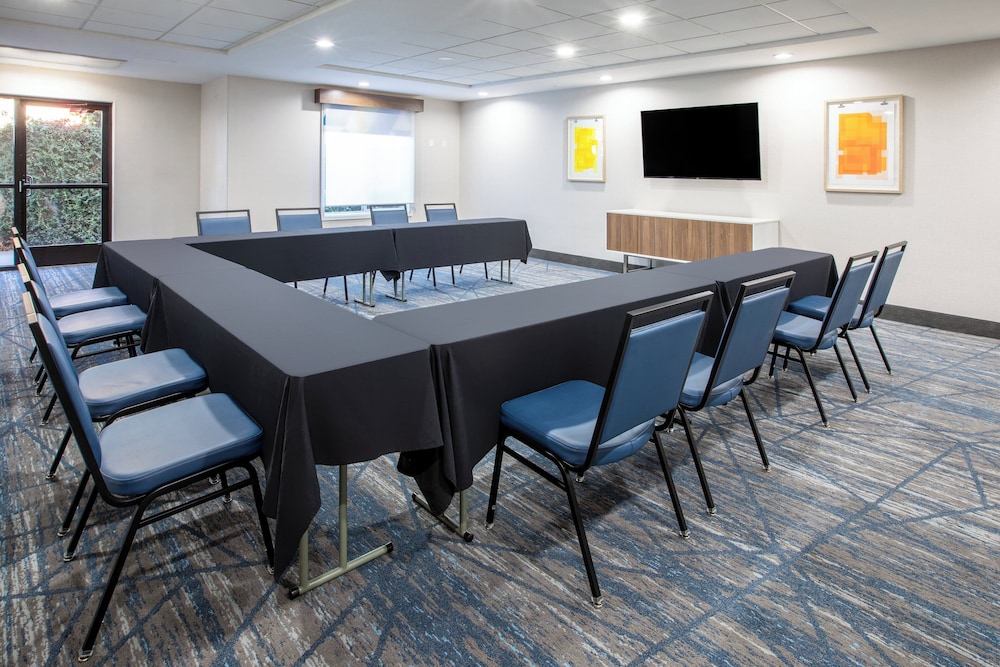 Holiday Inn Express & Suites Lathrop by IHG - photo 44