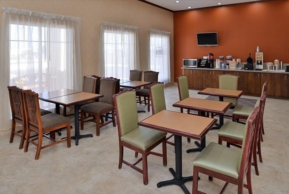 La Bonita Inn & Suites - photo 36