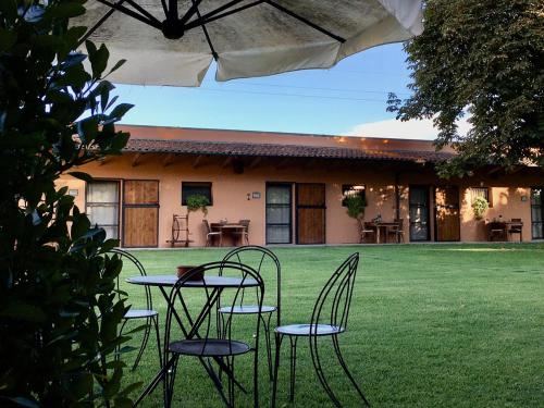 Società agricola le more Agriturismo La Dondina — 4-Star Luxury Hotel in Budrio, Italy