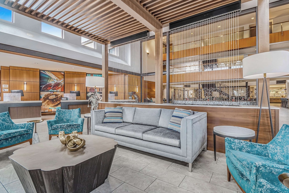 Embassy Suites by Hilton Detroit Metro Airport - photo 4