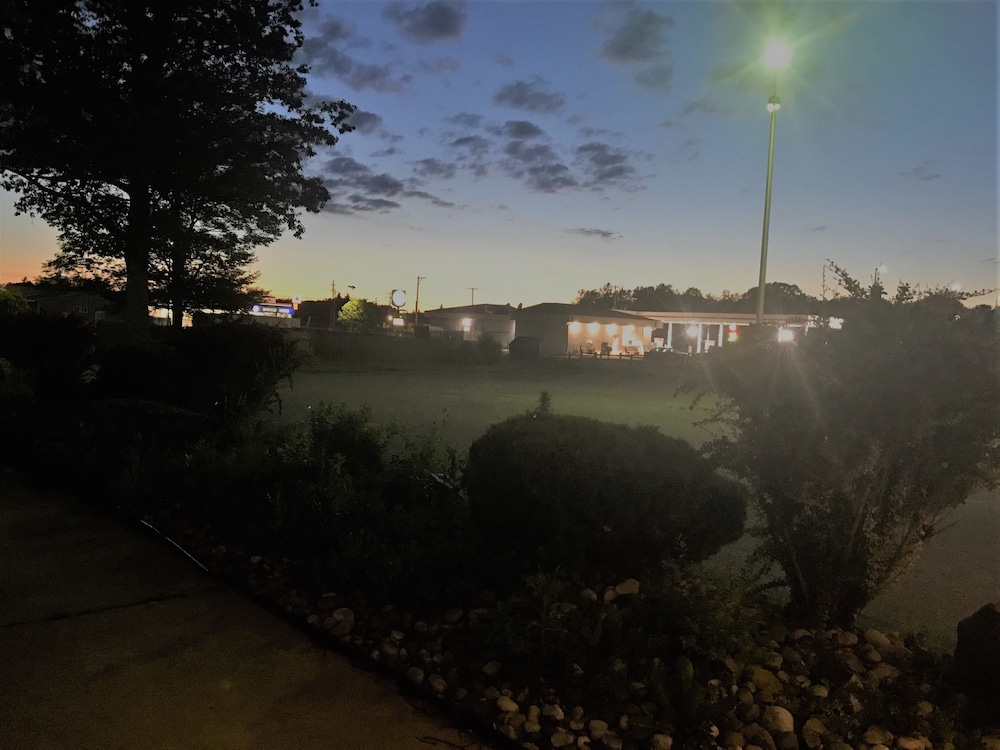 Travelodge by Wyndham Houghton Lake - photo 11