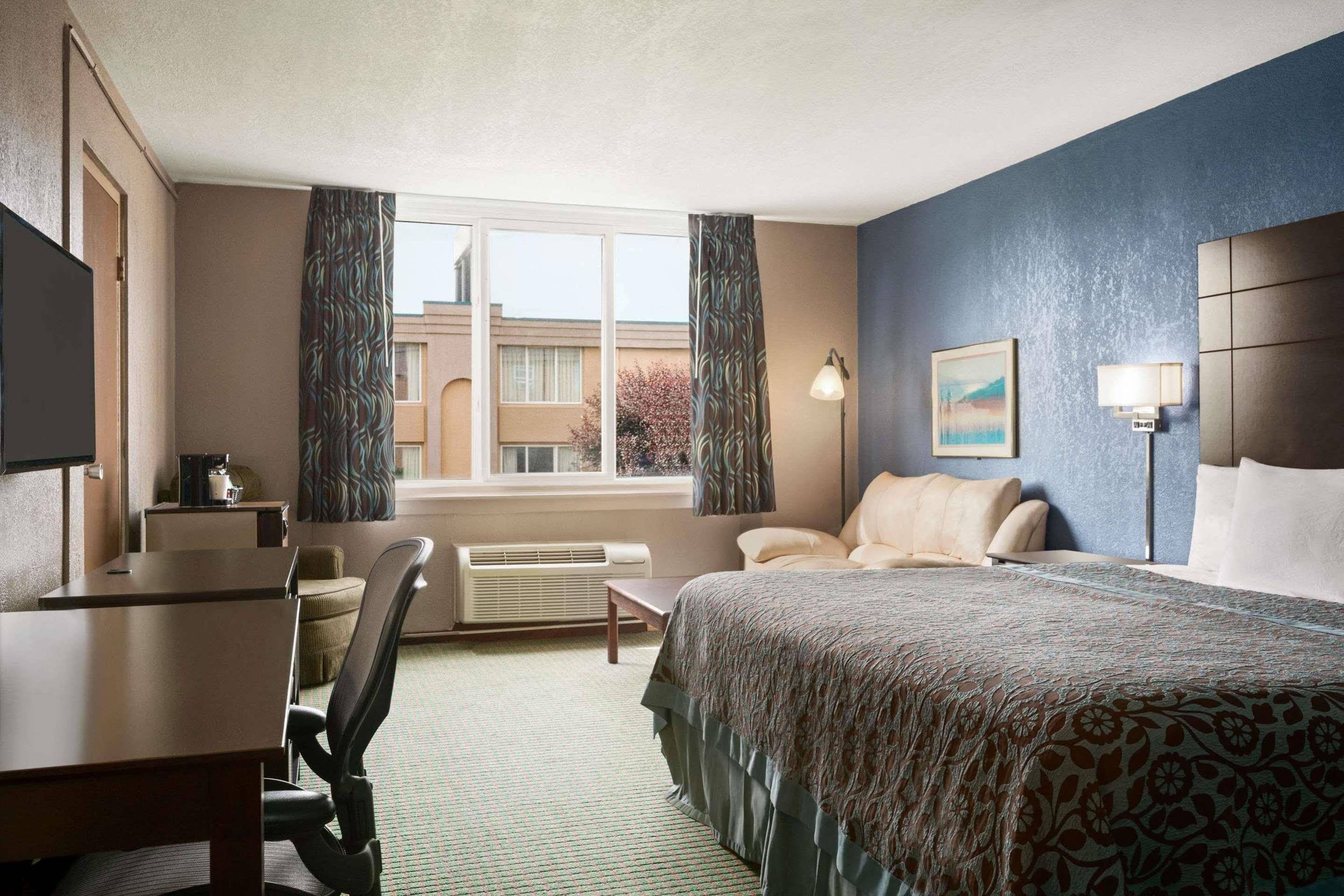 Days Inn Willoughby Cleveland - photo 12