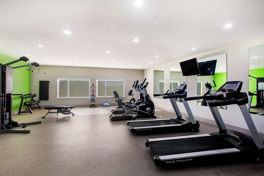 La Quinta Inn & Suites by Wyndham Pittsburg - photo 10