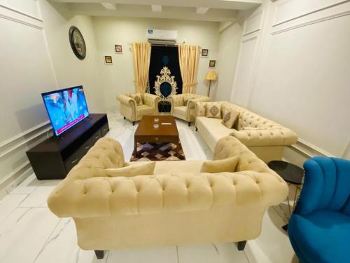 Holidazzle Serviced Apartments Bahria Town — 5-Star Luxury Hotel in Rawalpindi, Pakistan