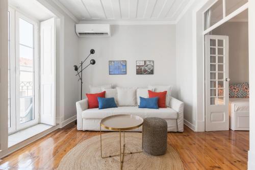 Charming Apartment Rua da Rosa 33 — 4-Star Luxury Hotel in Lisbon, Portugal