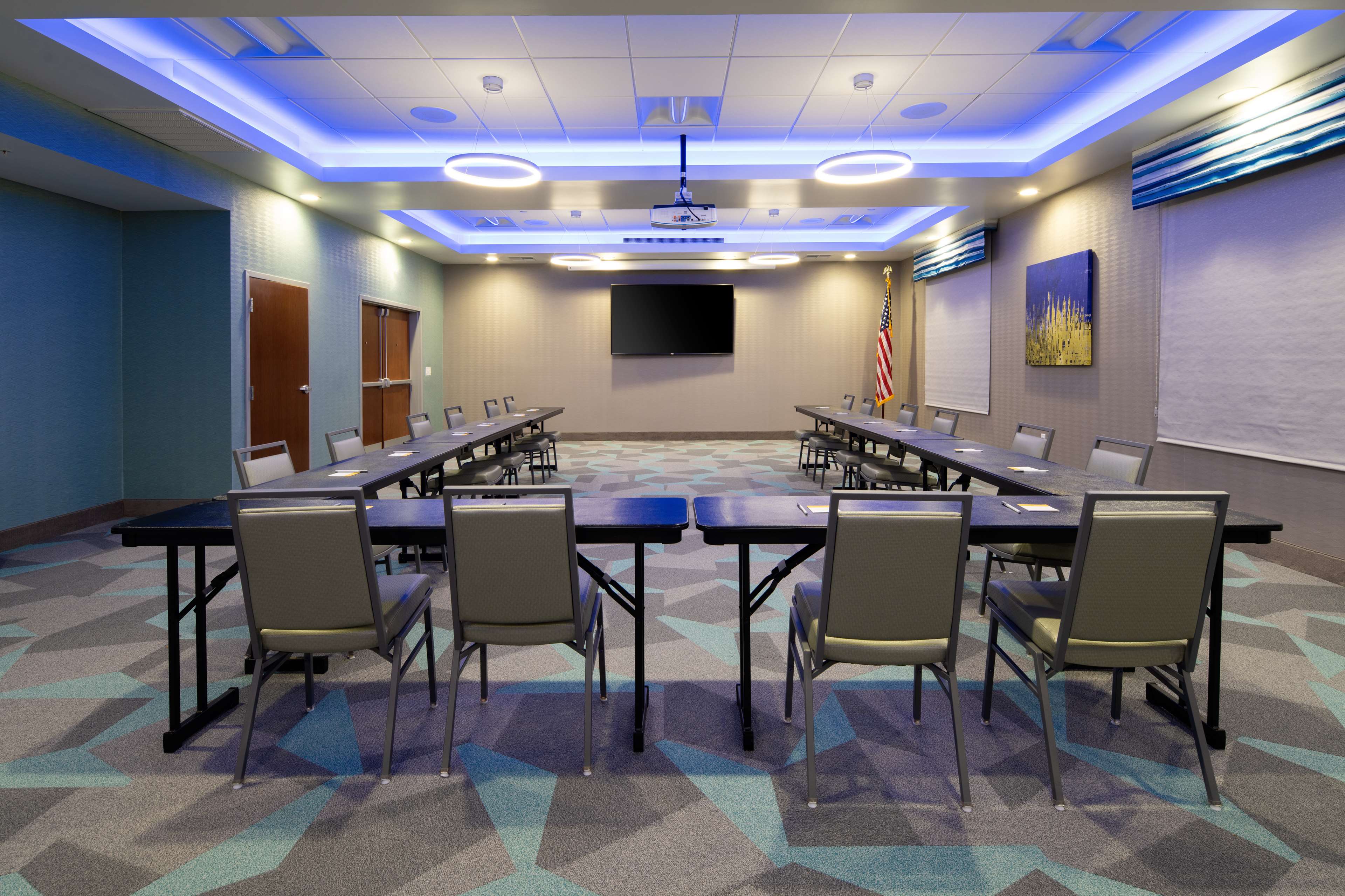 Hampton Inn & Suites Gilroy - photo 13