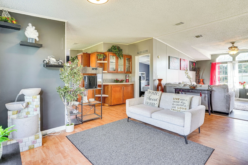 Horse Stalls Pool & Deck: Polk City Getaway in Polk City, United States