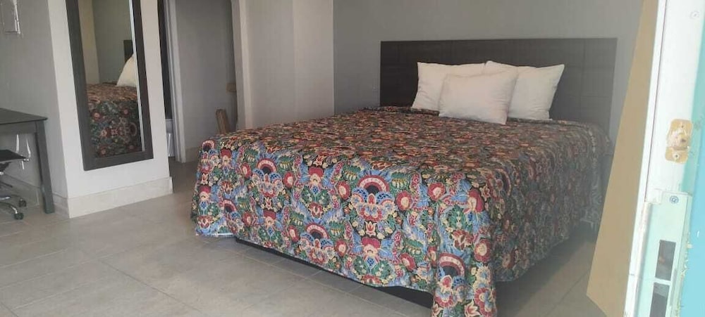 Motel 7 By Oyo Near Phoenix Airport - photo 6