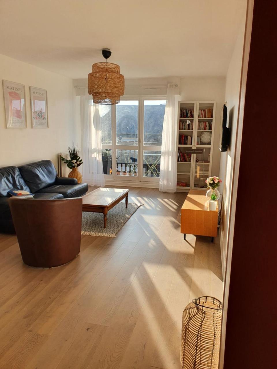 Le Cosy Avec Piscine Balcon Et Parking in Trouville-Sur-Mer, France