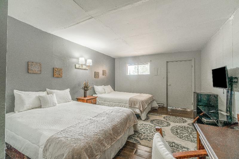 OYO Holiday Capri Motel & Rv Park - photo 10