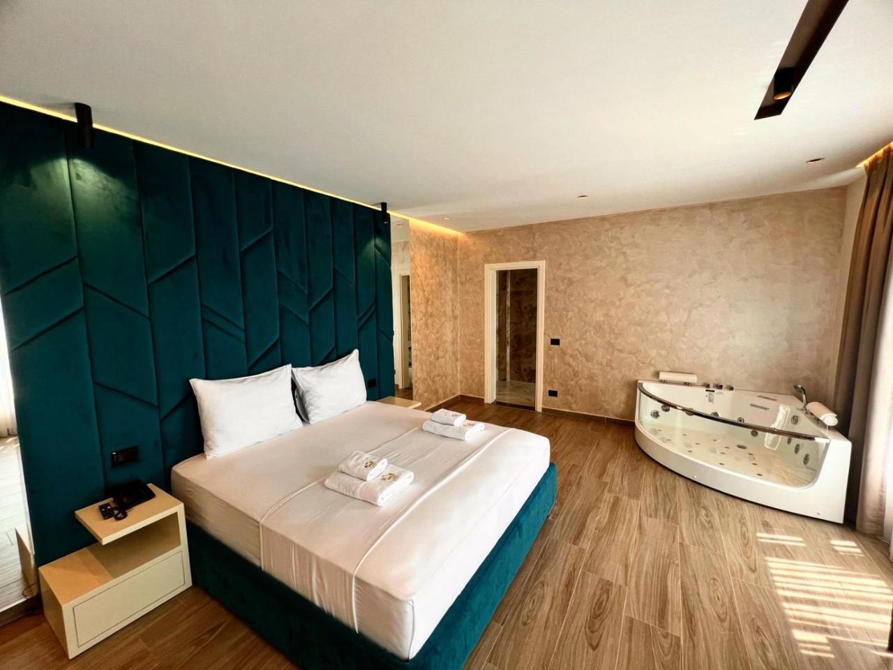 Hotel Leon - carbon neutral hotel in Shengjin