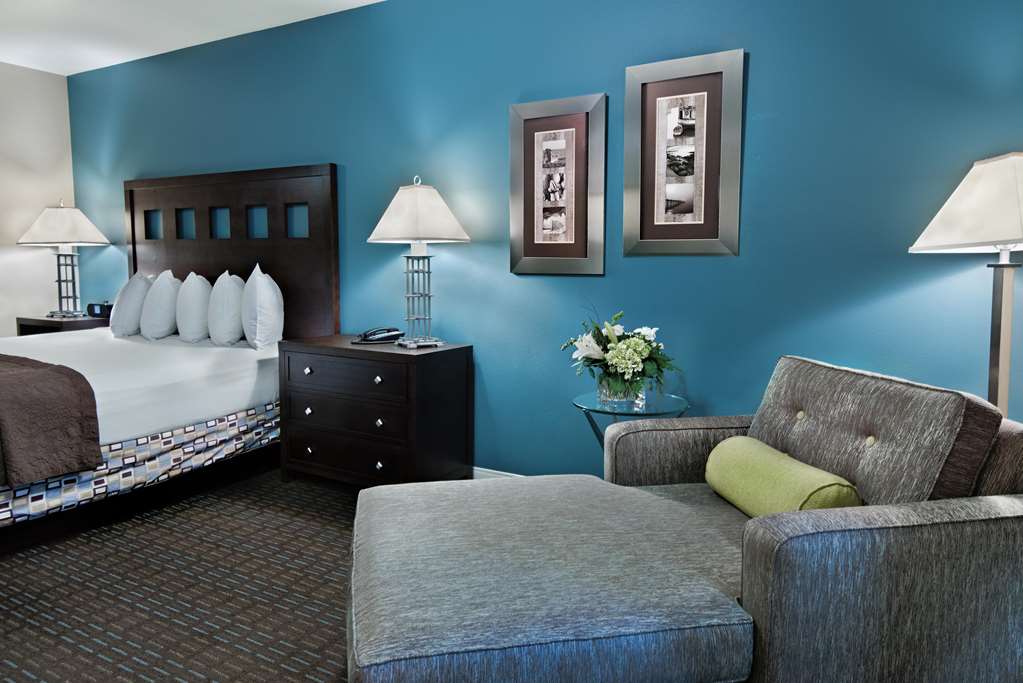 Oxford Suites Silverdale - photo 11