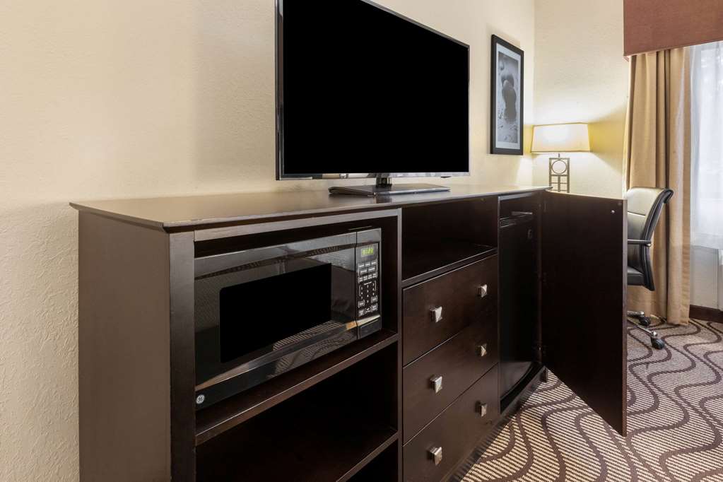La Quinta Inn & Suites by Wyndham South Bend - photo 19