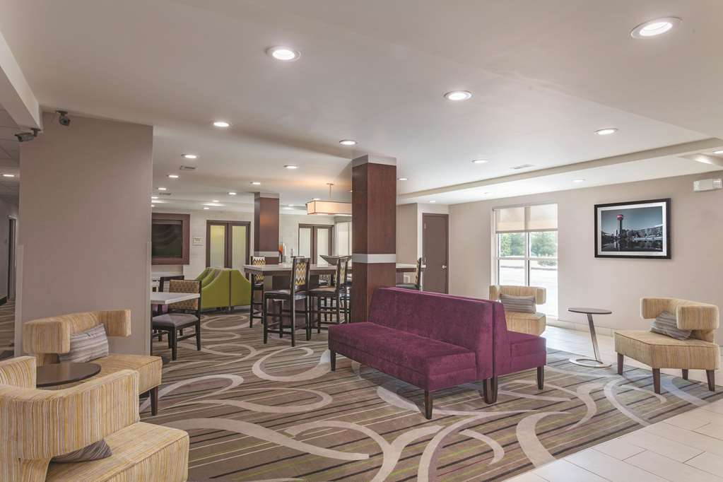 La Quinta Inn & Suites by Wyndham Knoxville North I 75 - photo 9