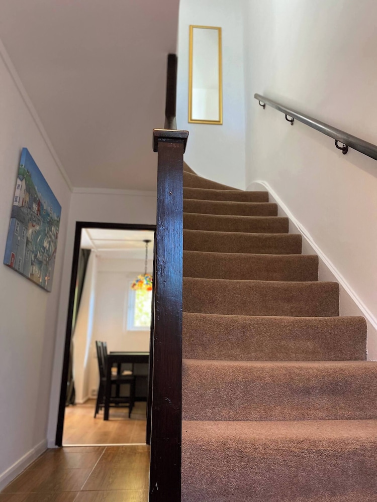 Beautiful Central duplex Flat 2 Bedroom & Balconies excellent transport links to sights — 4-Star Luxury Hotel in London, United Kingdom