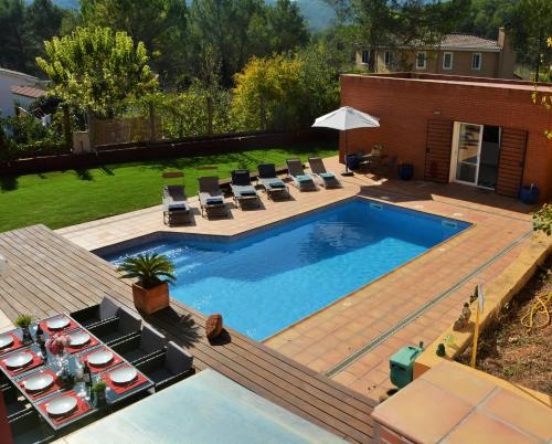 Villa Sitges Maria Sunny Oriented SW AC Confortable High Quality 5 star guest coments — 4-Star Luxury Hotel in Olivella, Spain