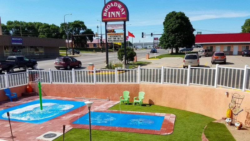 Broadway Inn Yankton - photo 18
