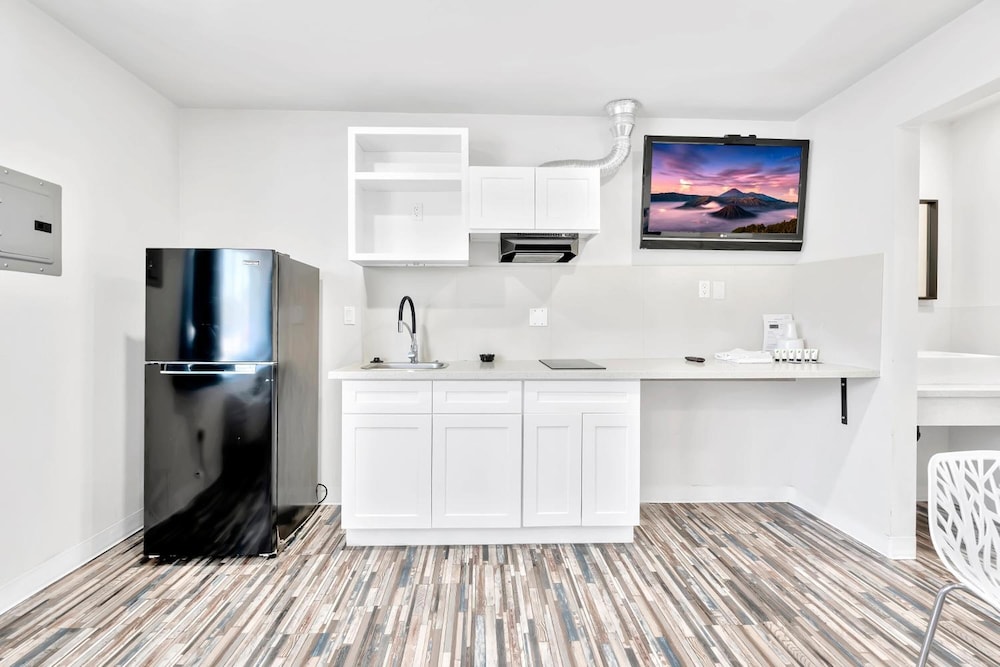 Tradewinds Motel - photo 19