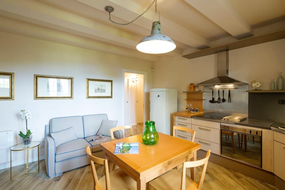 Refined Apartment in Lastra a Signa 77 sqm Air Conditioning — 4-Star Luxury Hotel in Lastra A Signa, Italy