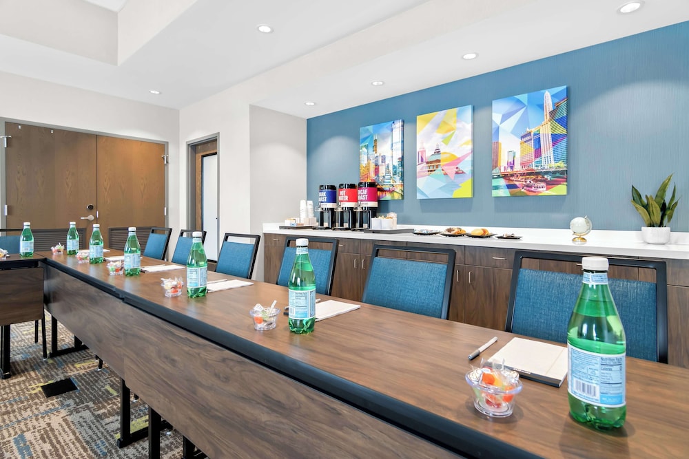 Hampton Inn & Suites by Hilton Chicago Medical District UIC - photo 52