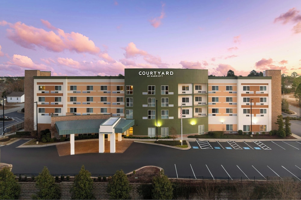 Courtyard By Marriott Fayetteville Fort Liberty Spring Lake — Spring Lake