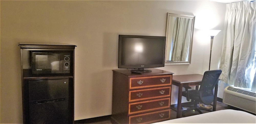 Madison Inn and Suites - photo 11