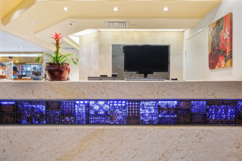 Luana Waikiki Hotel & Suites - photo 19
